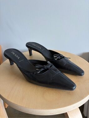 Vintage Prada Black Leather Pointed-Toe Kitten Heel Mules with Bows